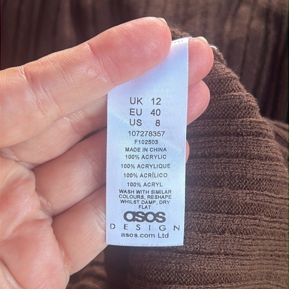 ASOS Design Off Shoulder Sweater - Picture 9 of 10